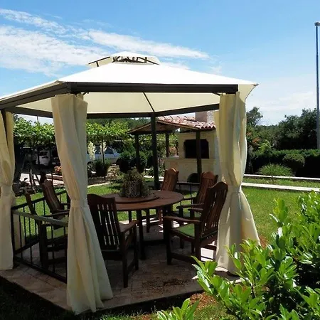 Studio In With Balcony, Air Conditioning, Wifi
