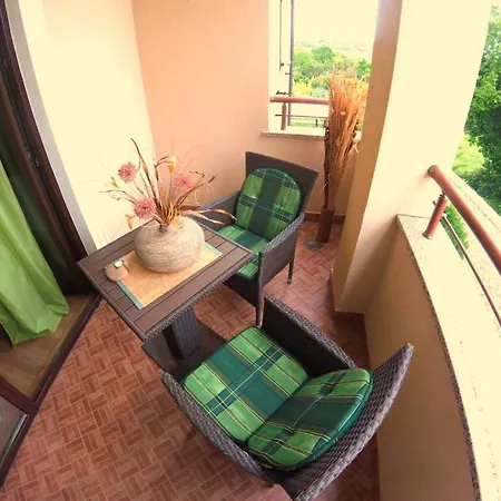 Studio In With Balcony, Air Conditioning, Wifi Apartment