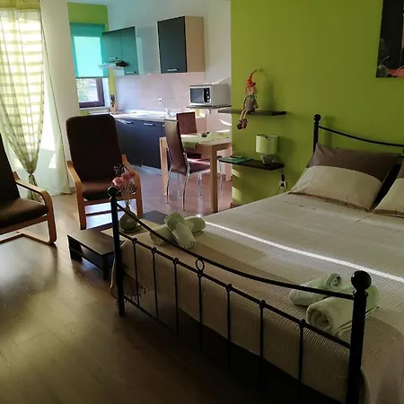 Studio In With Balcony, Air Conditioning, Wifi Apartment