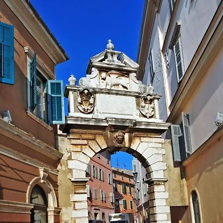 Studio In With Balcony, Air Conditioning, Wifi Apartment *