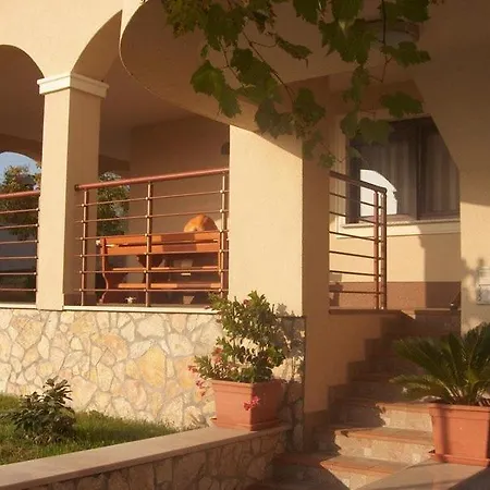 Studio In With Balcony, Air Conditioning, Wifi Apartment